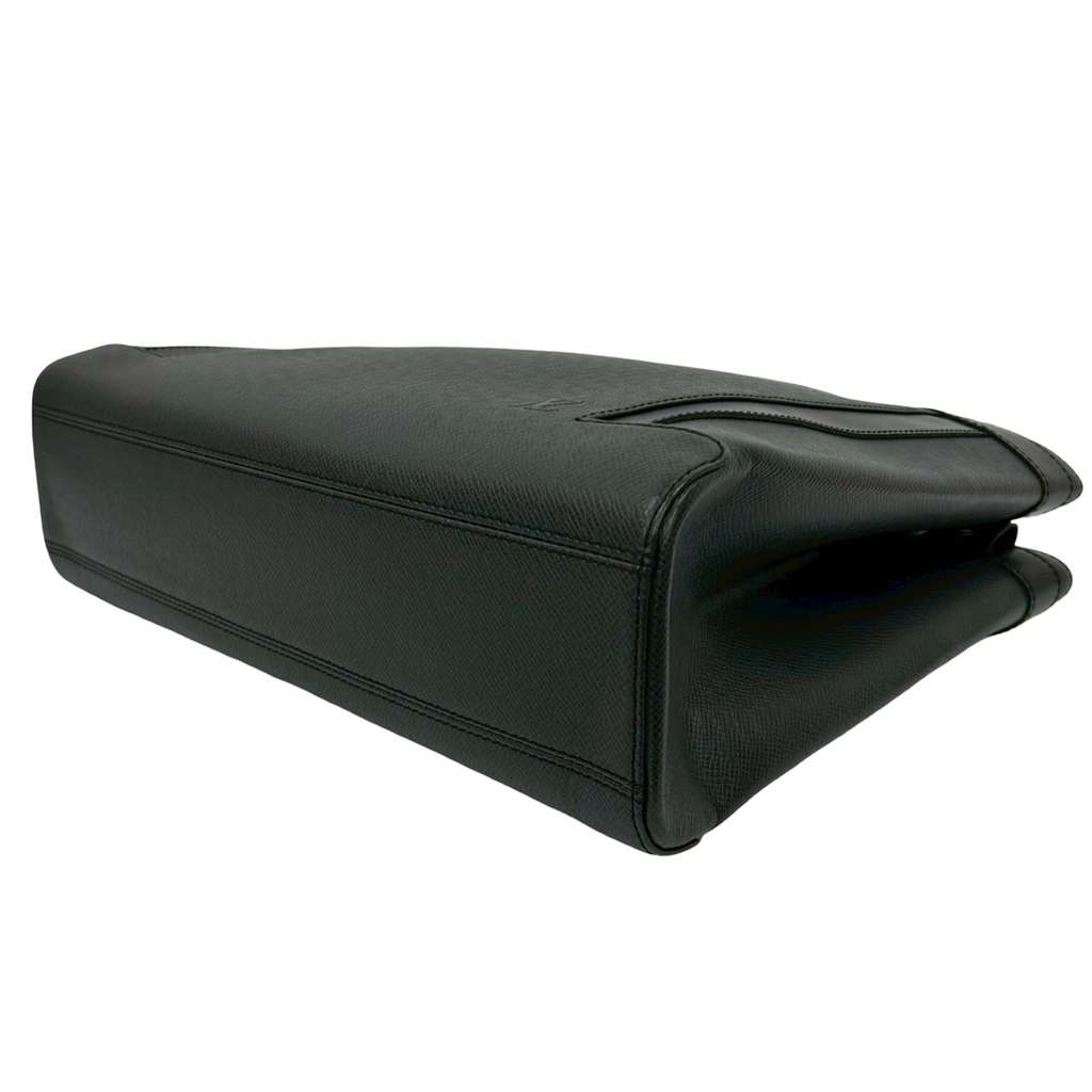 Louis Vuitton Taiga Kasbek PM Black Leather Good condition - Box View