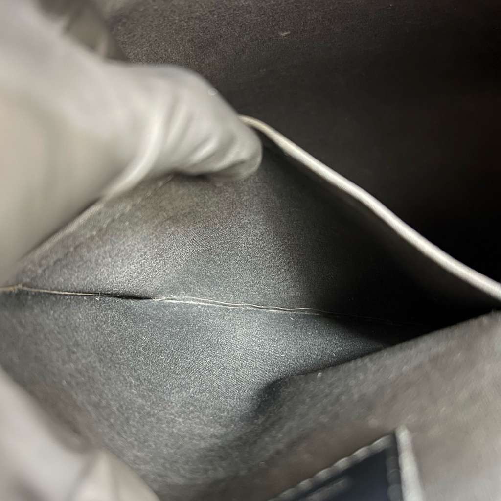 Louis Vuitton Epi Lockit Vertical Black Leather Good condition - Model View