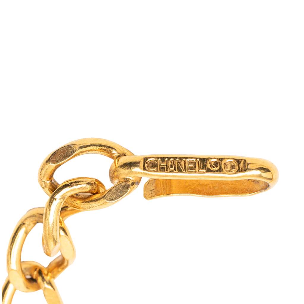 Chanel Gold Plated CC Medallion Chain Belt Gold Metal Good condition - Model View