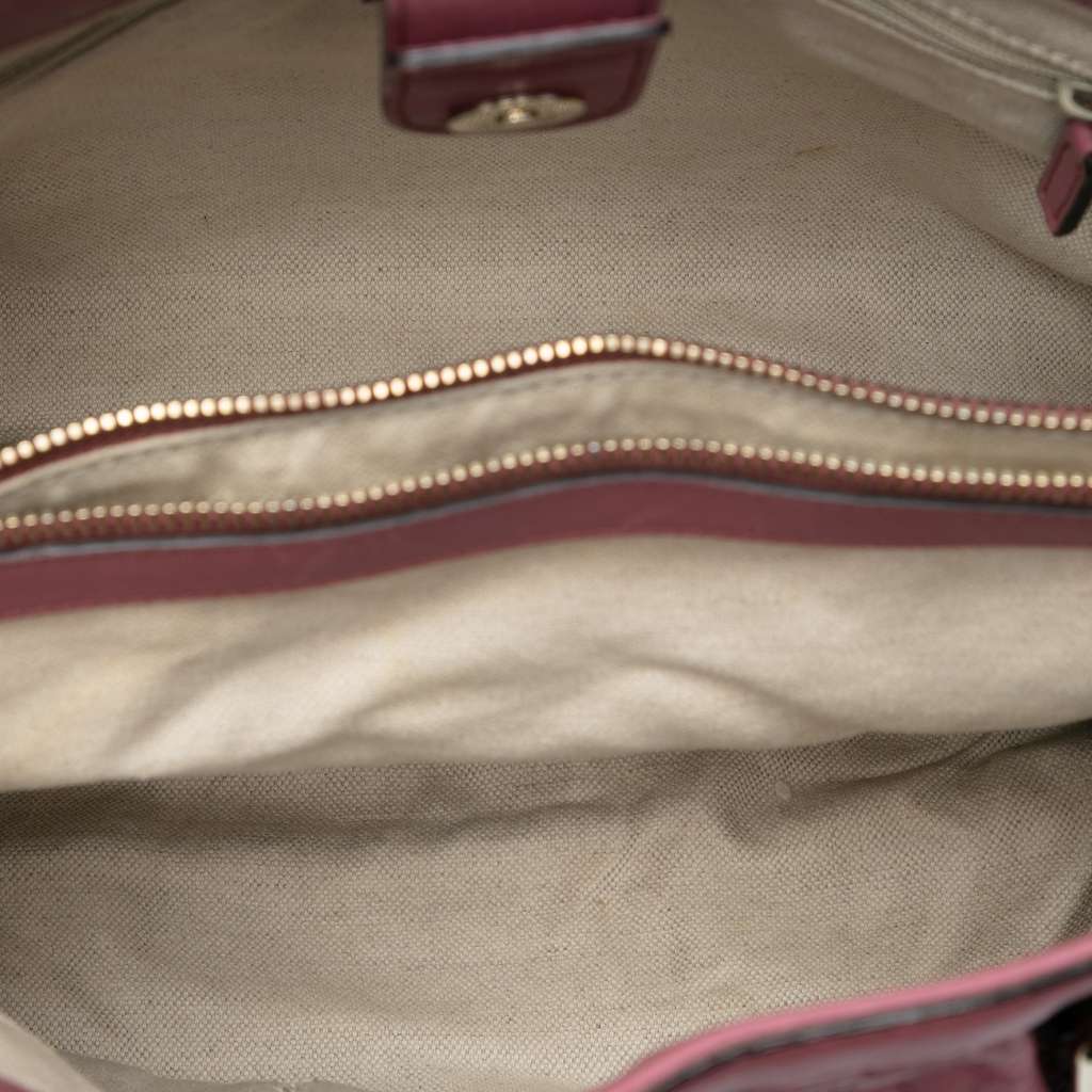 Gucci Microguccissima Sukey Tote Pink Leather Good condition - Model View