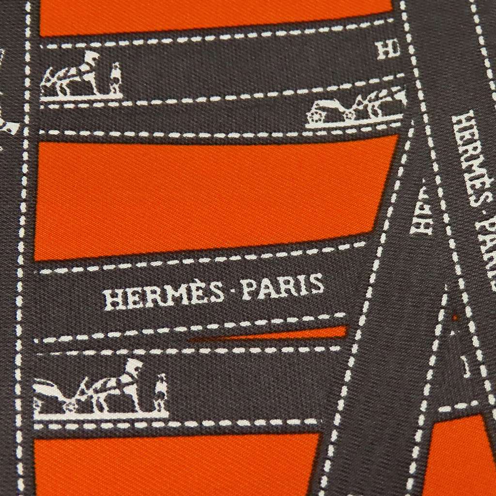 Hermès Bolduc Silk Scarf 90 Orange Silk Good condition - Model View