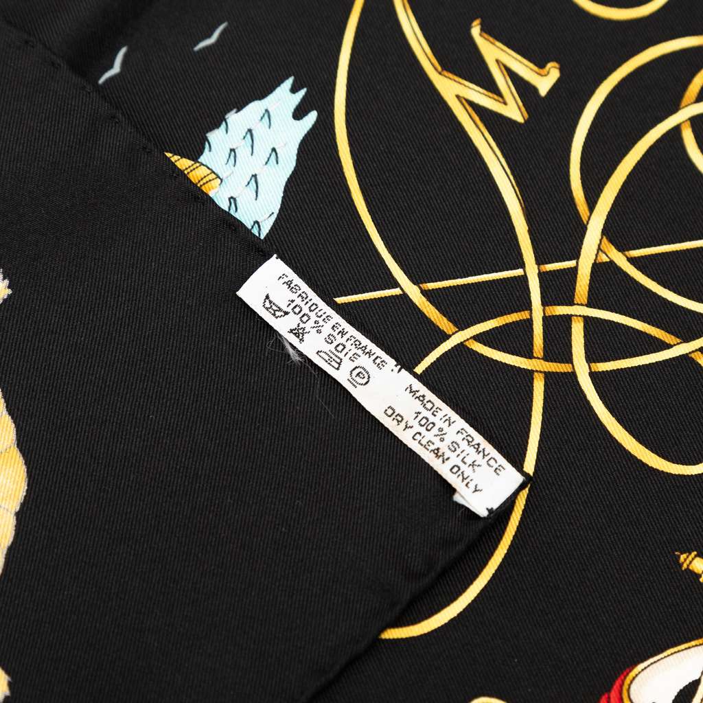 Hermès Voiles de Lumiere Silk Scarf 90 Black Silk Good condition - Model View