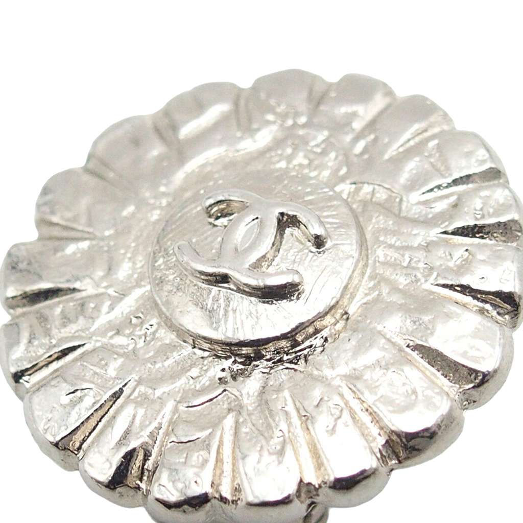 Chanel CC Silver Plated Sunflower Clip on Earrings Silver Metal Good condition - Model View