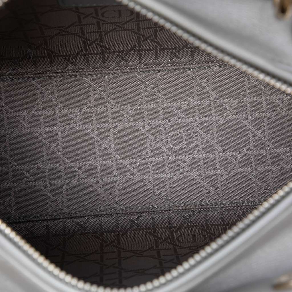 Dior Medium Pearlescent Lambskin Cannage Lady Dior Grey Leather Good condition - Model View