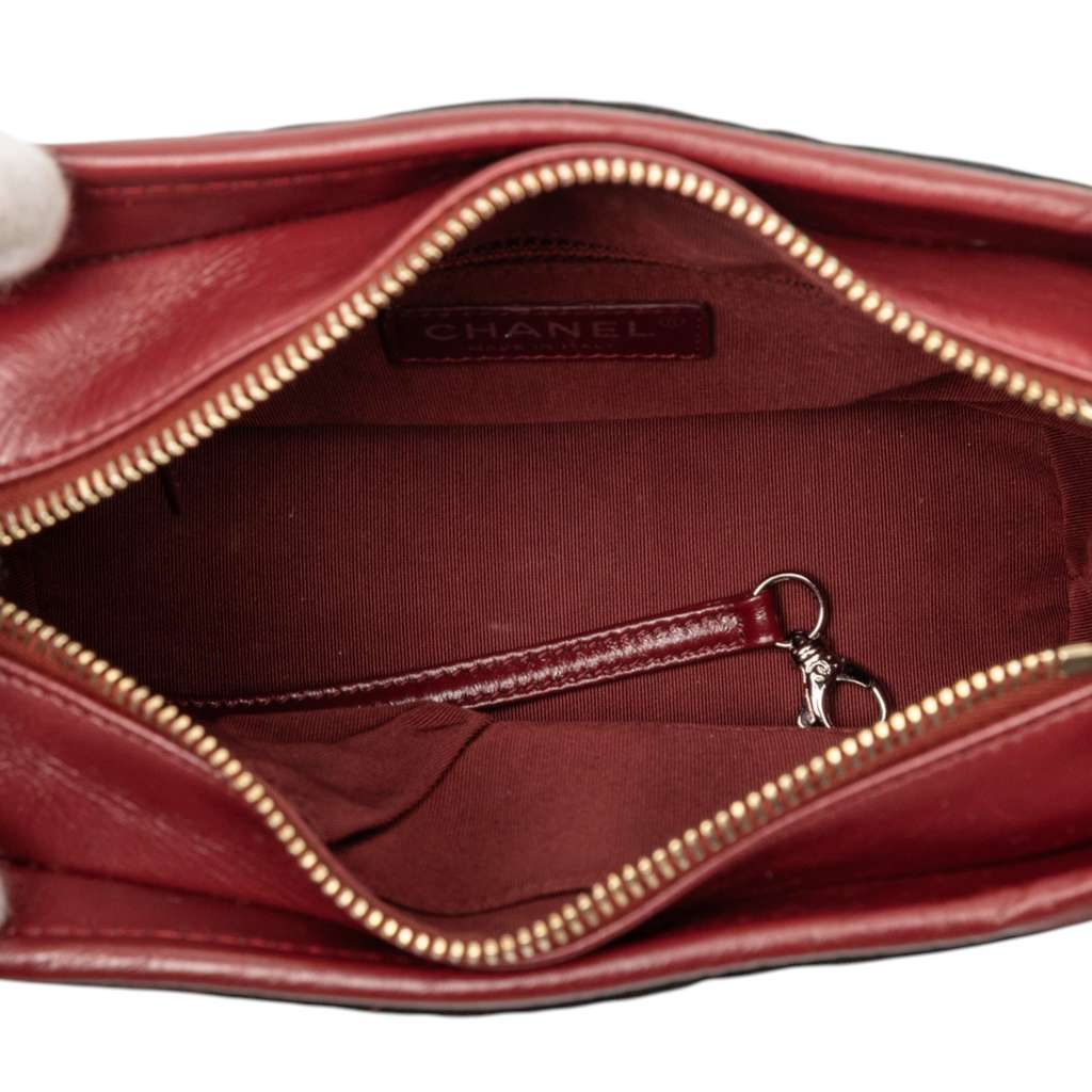 Chanel Small Knit and Calfskin Owl Print Gabrielle Hobo Red Wool Good condition - Model View