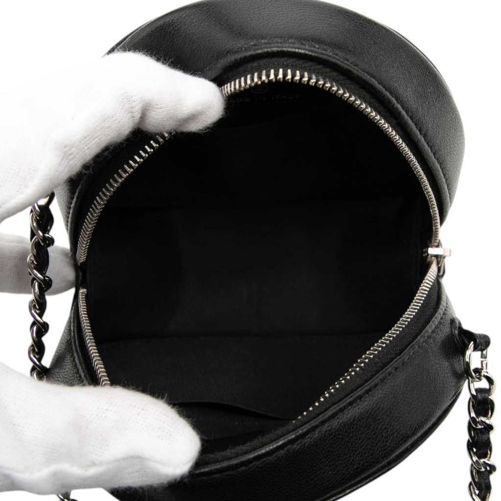 Chanel Goatskin Camellia Round Clutch with Chain Black Leather Good condition - Model View
