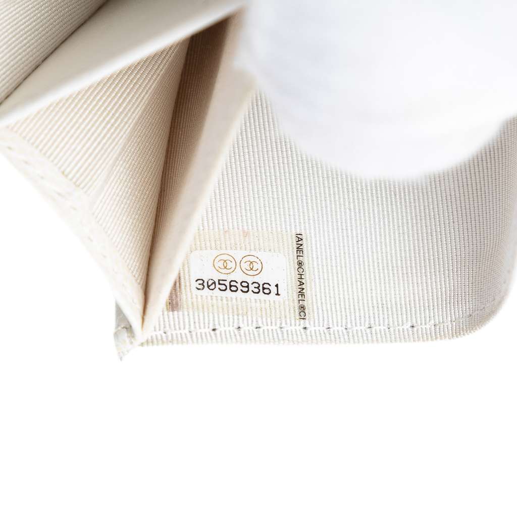 Chanel CC Quilted Caviar Flap Card Holder with Chain White Leather Good condition - Box View