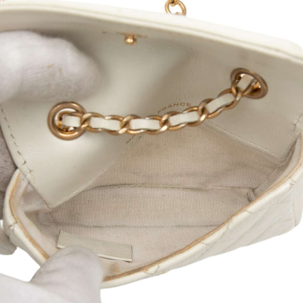 Chanel Mini CC Shiny Aged Calfskin Waist Bag White Leather Good condition - Model View