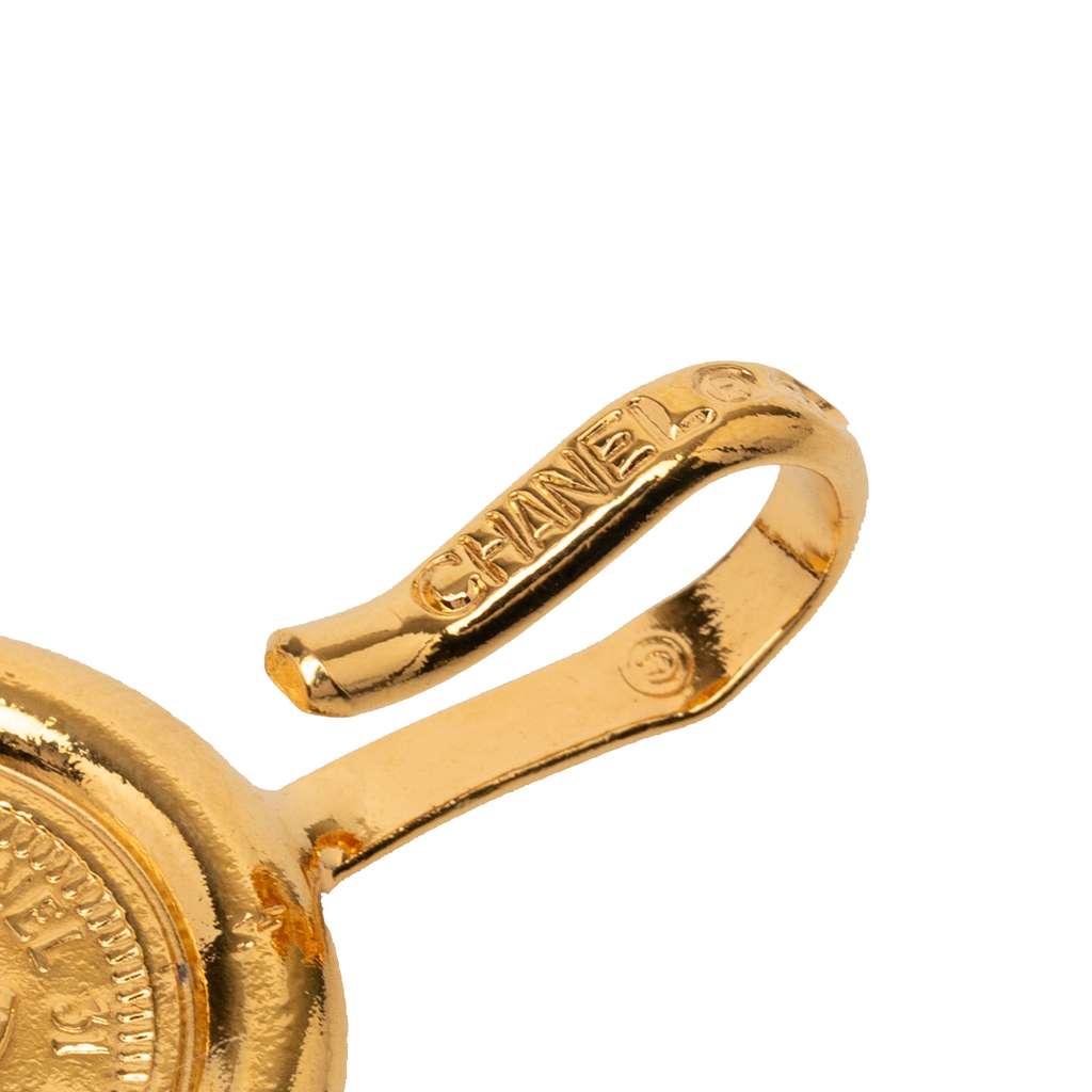 Chanel Gold Plated CC Medallion Chain Belt Gold Metal Good condition - Model View