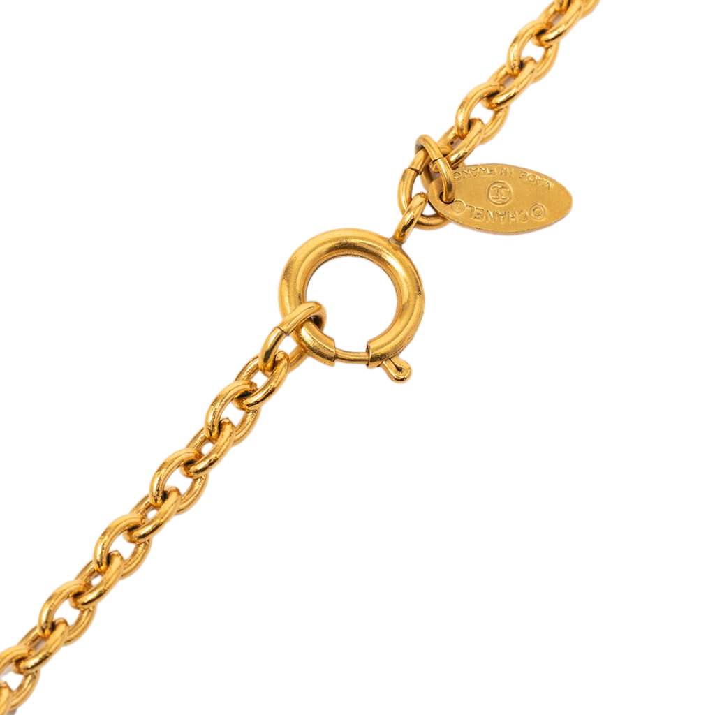 Chanel Gold Plated Quilted CC Pendant Necklace Gold Metal Good condition - Model View