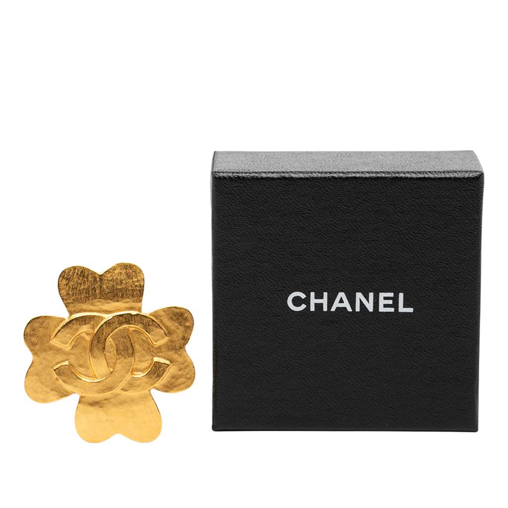 Chanel CC Gold Plated Clover Brooch Gold Metal Good condition - Model View