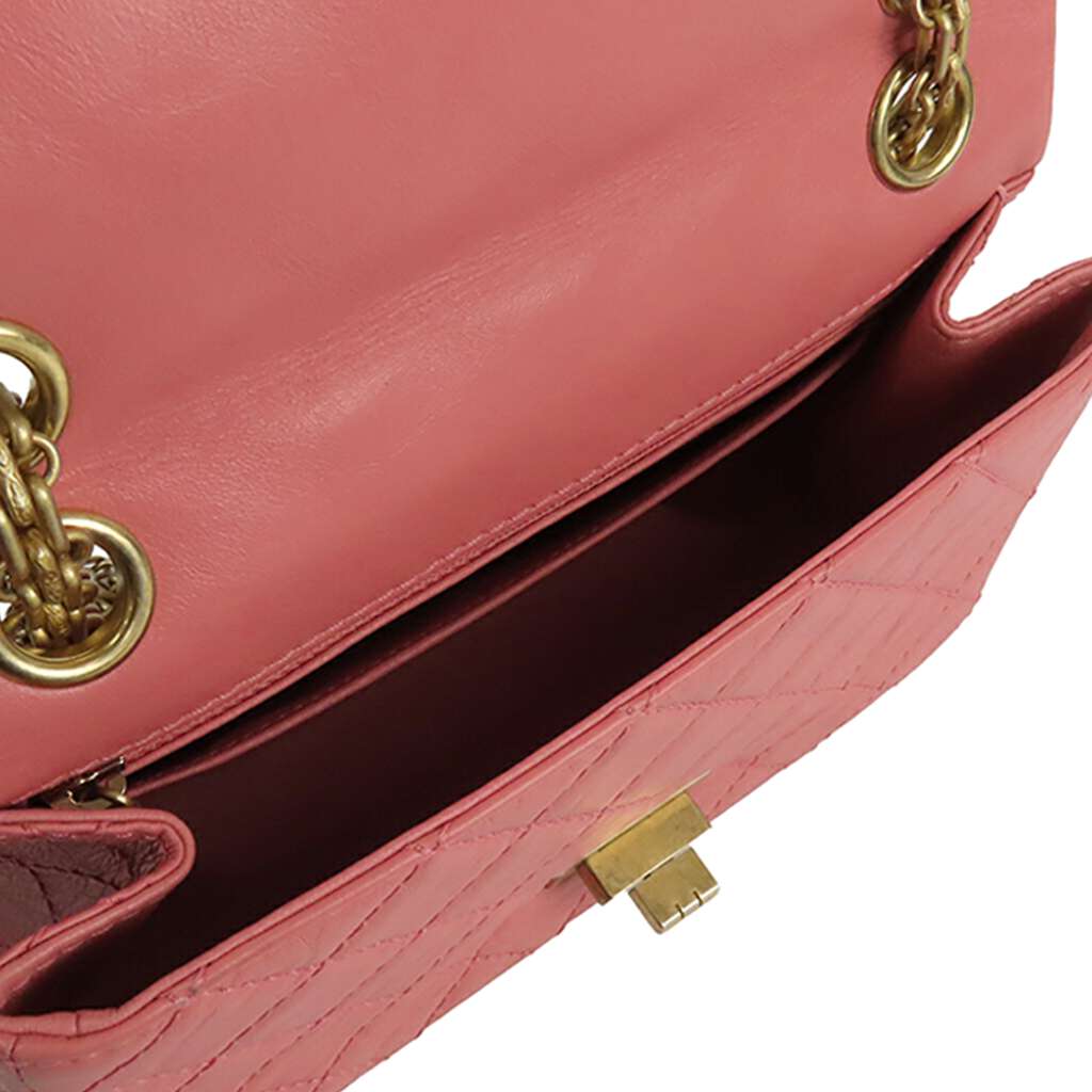 Chanel Quilted Aged Calfskin Reissue 2.55 Single Flap 224 Pink Leather Good condition - Model View