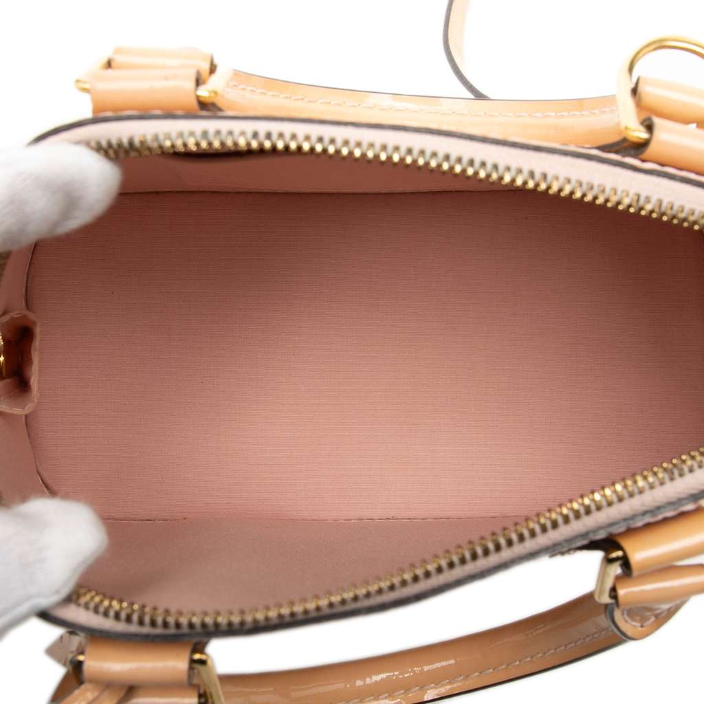 Louis Vuitton Monogram Vernis Alma BB Pink Leather Good condition - Model View