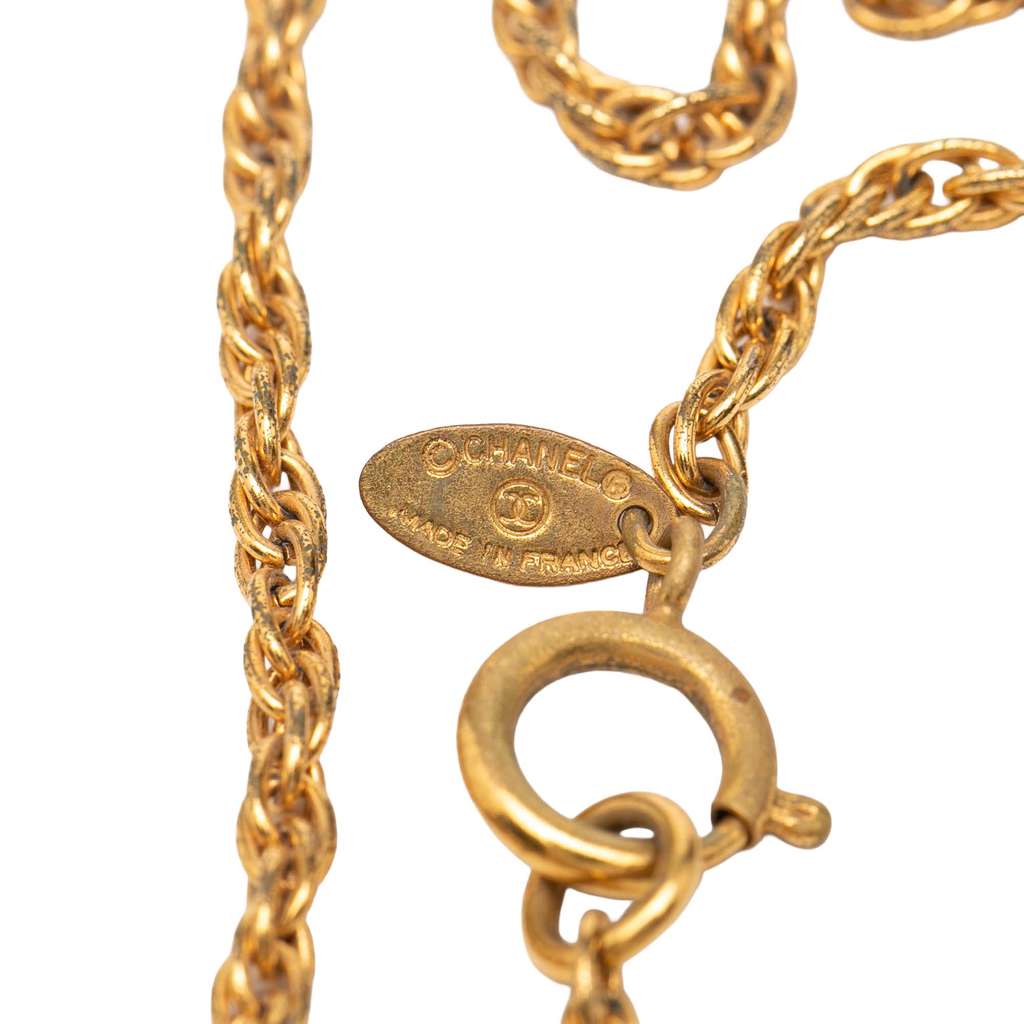 Chanel Gold Plated CC Pendant Necklace Gold Metal Good condition - Model View