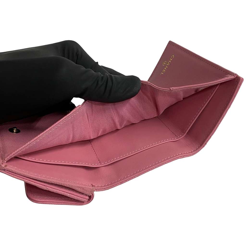 Chanel Quilted Caviar Boy Flap Compact Wallet Pink Leather Good condition - Model View