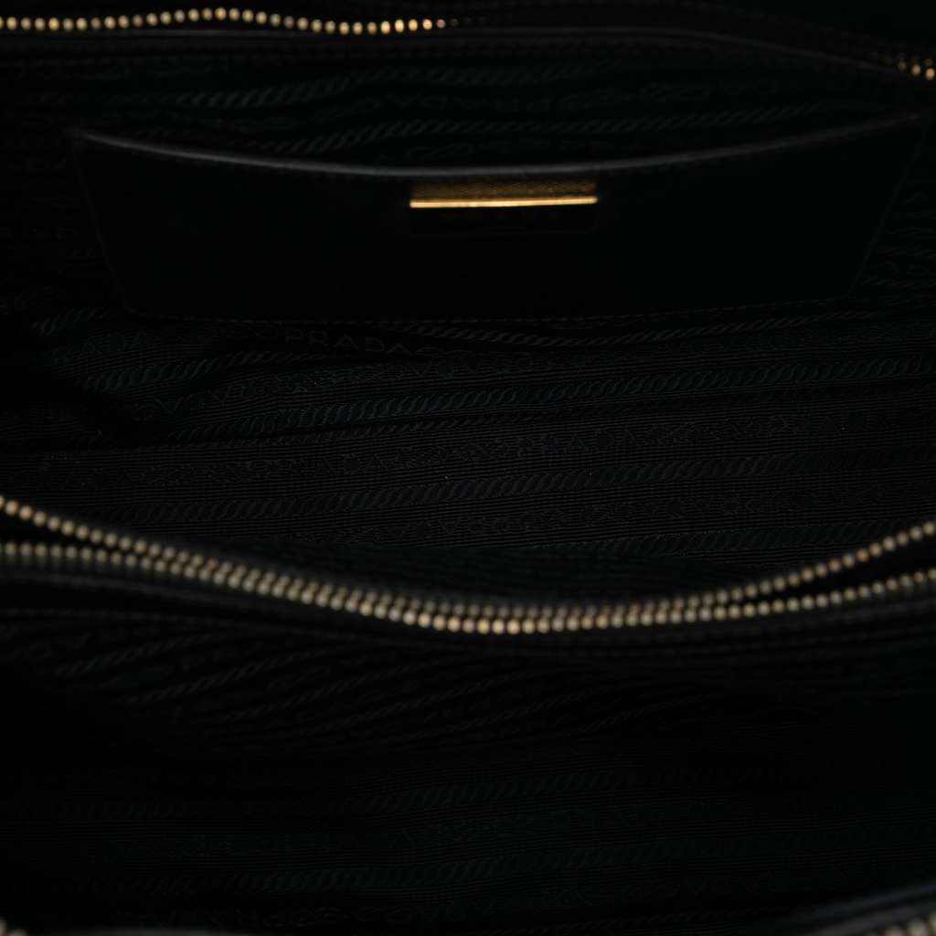 Prada Large Saffiano Lux Promenade Satchel Black Leather Good condition - Model View