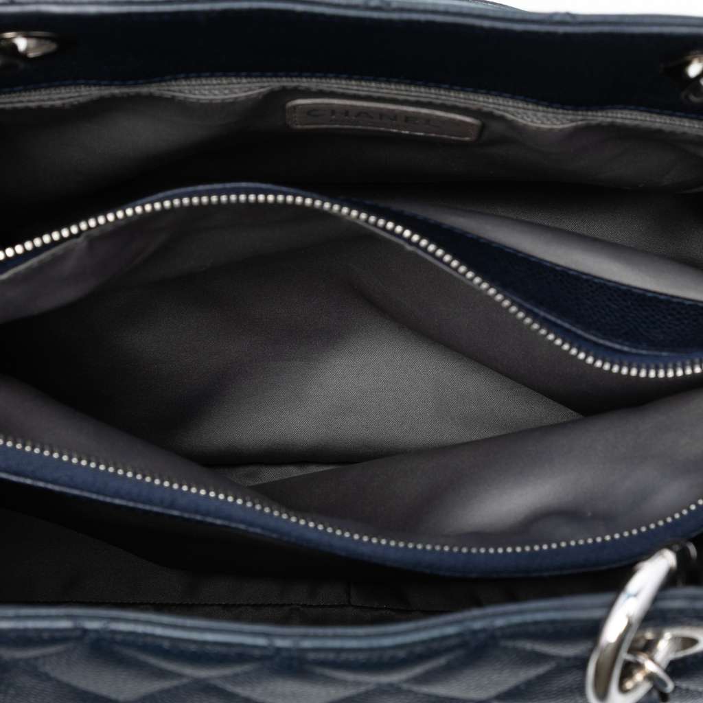 Chanel Caviar Grand Shopping Tote Blue Leather Good condition - Model View