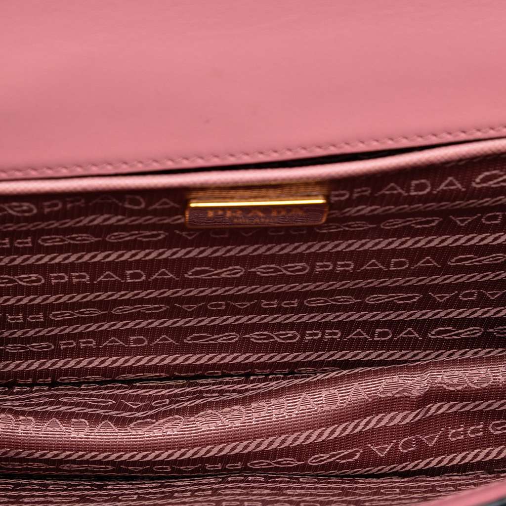 Prada Saffiano Lux Chain Crossbody Pink Leather Good condition - Model View