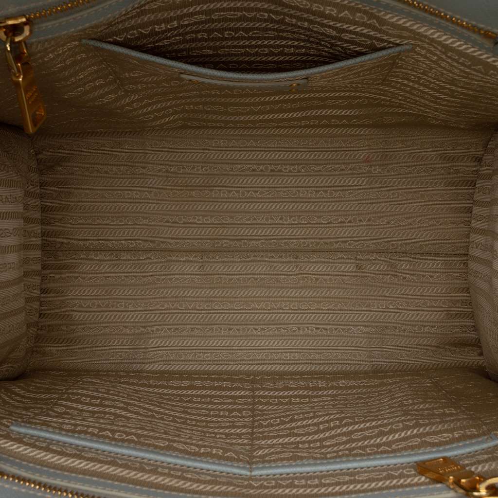 Prada Saffiano Lux Shopping Tote Blue Leather Good condition - Model View