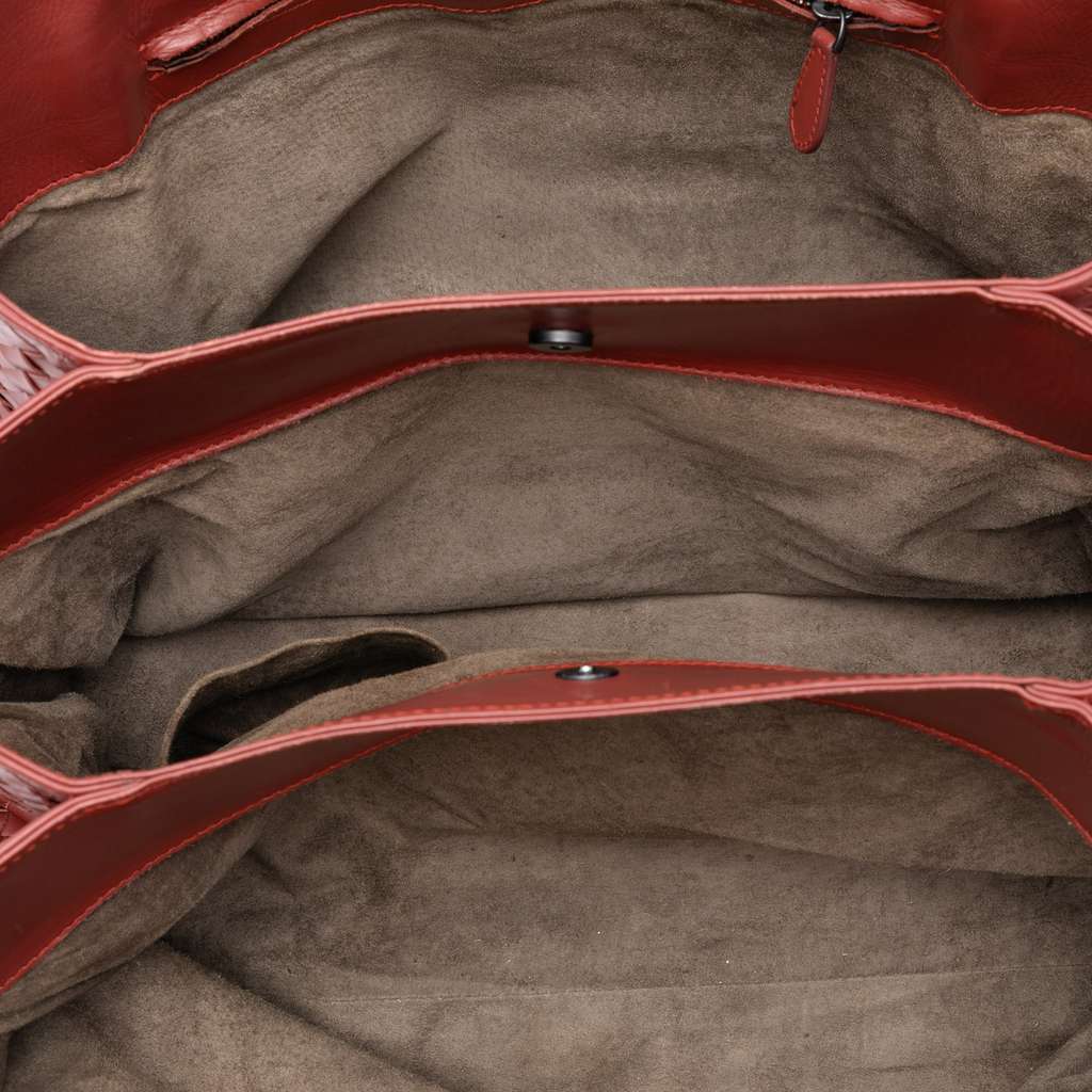 Bottega Veneta Medium Nappa Intrecciato Roma Tote Red Leather Good condition - Model View