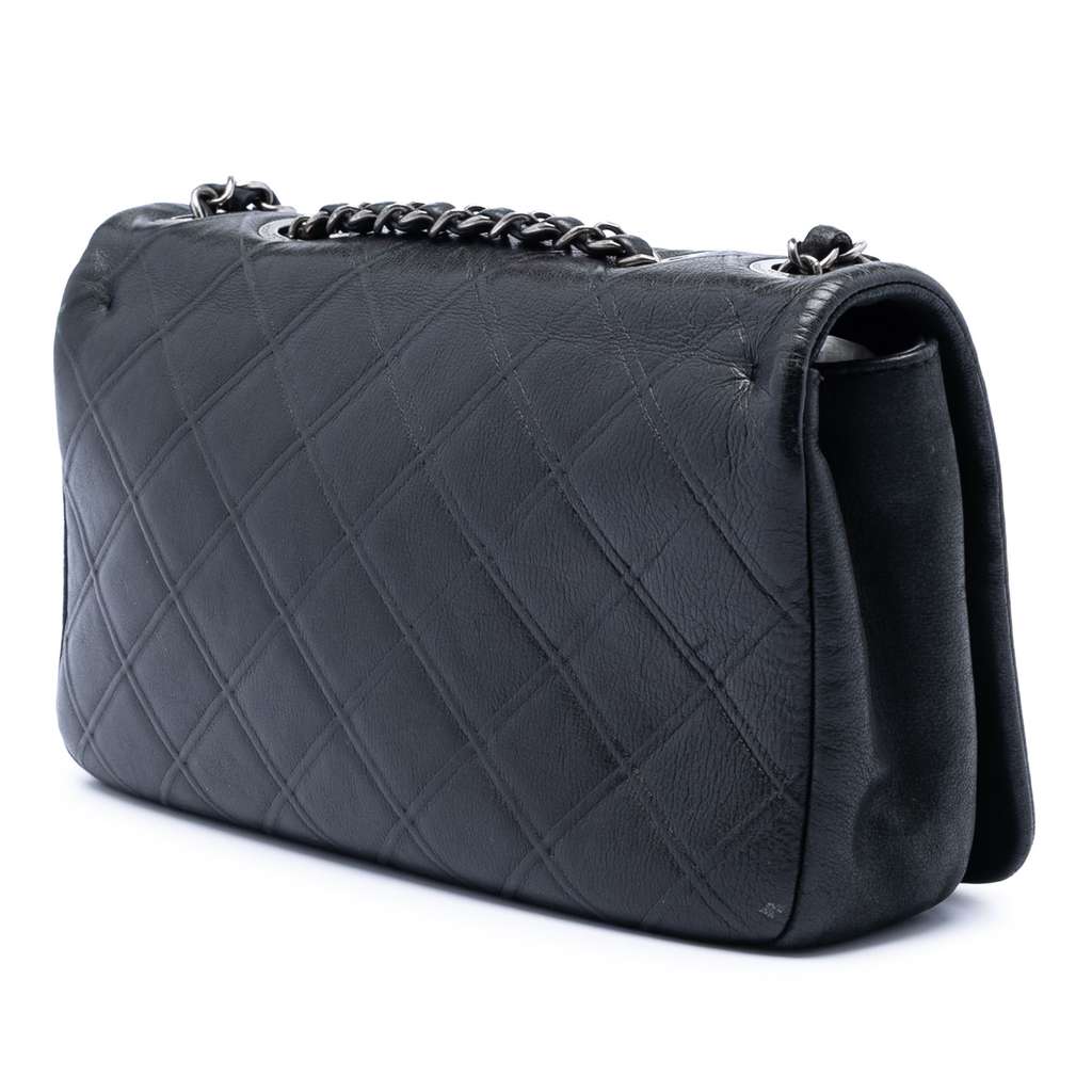 Chanel Medium Diamond Embossed Calfskin New Chic Flap Black Leather Good condition - Back View