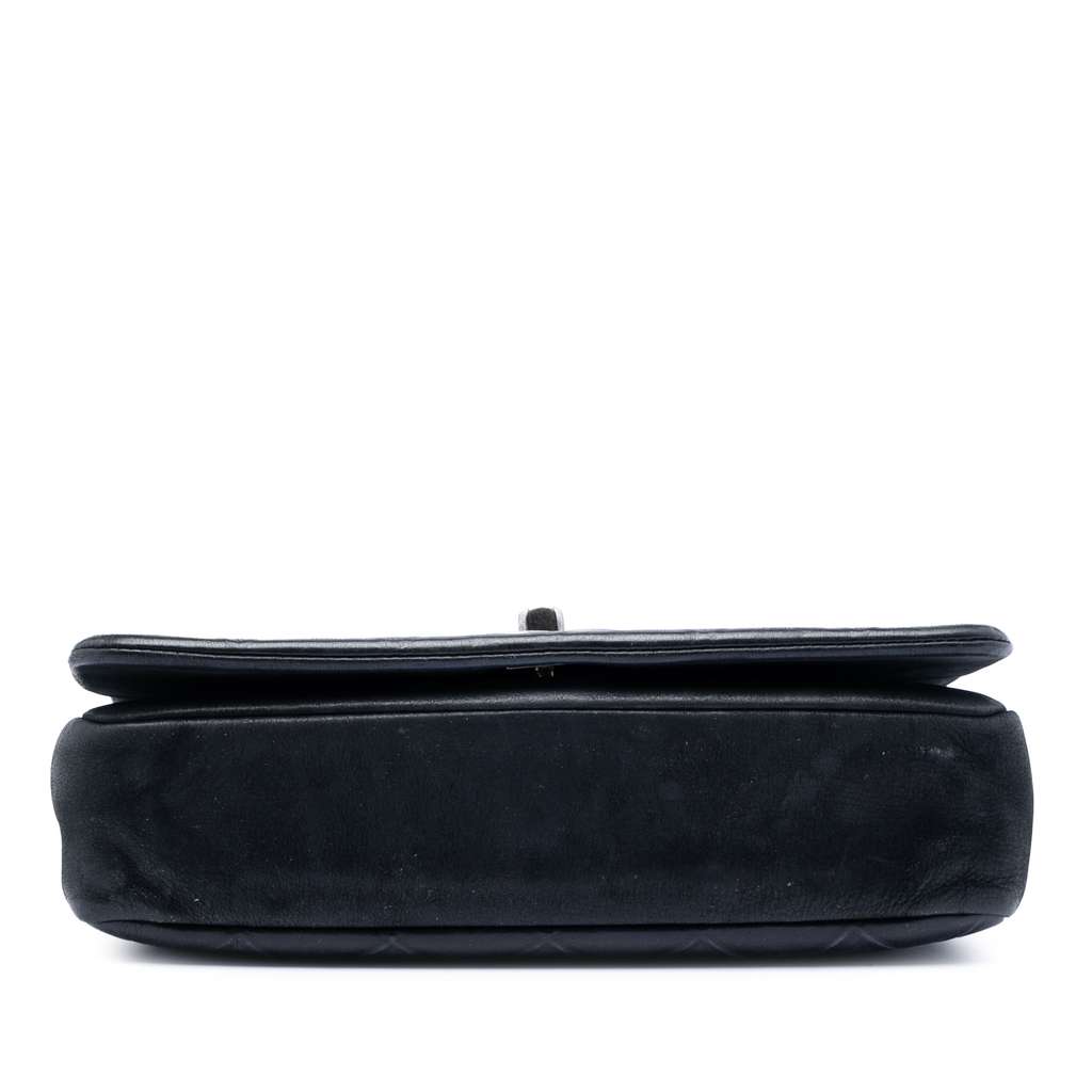 Chanel Medium Diamond Embossed Calfskin New Chic Flap Black Leather Good condition - Inside View