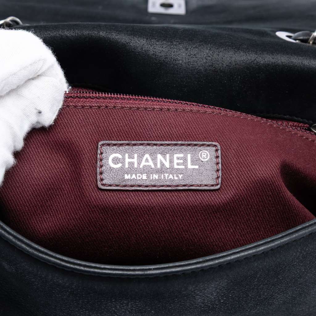 Chanel Medium Diamond Embossed Calfskin New Chic Flap Black Leather Good condition - Box View