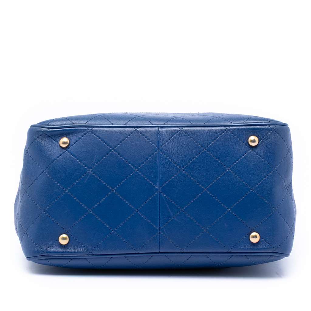 Chanel Medium Stitched Calfskin Egyptian Amulet Drawstring Bucket Bag Blue Leather Good condition - Inside View