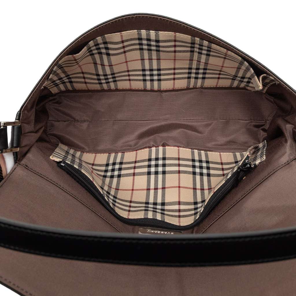 Burberry Leather Shoulder Bag Black Leather Good condition - Model View