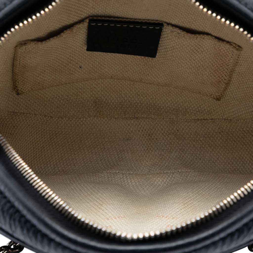 Gucci Mini Pebbled Calfskin Soho Chain Crossbody Black Leather Good condition - Model View