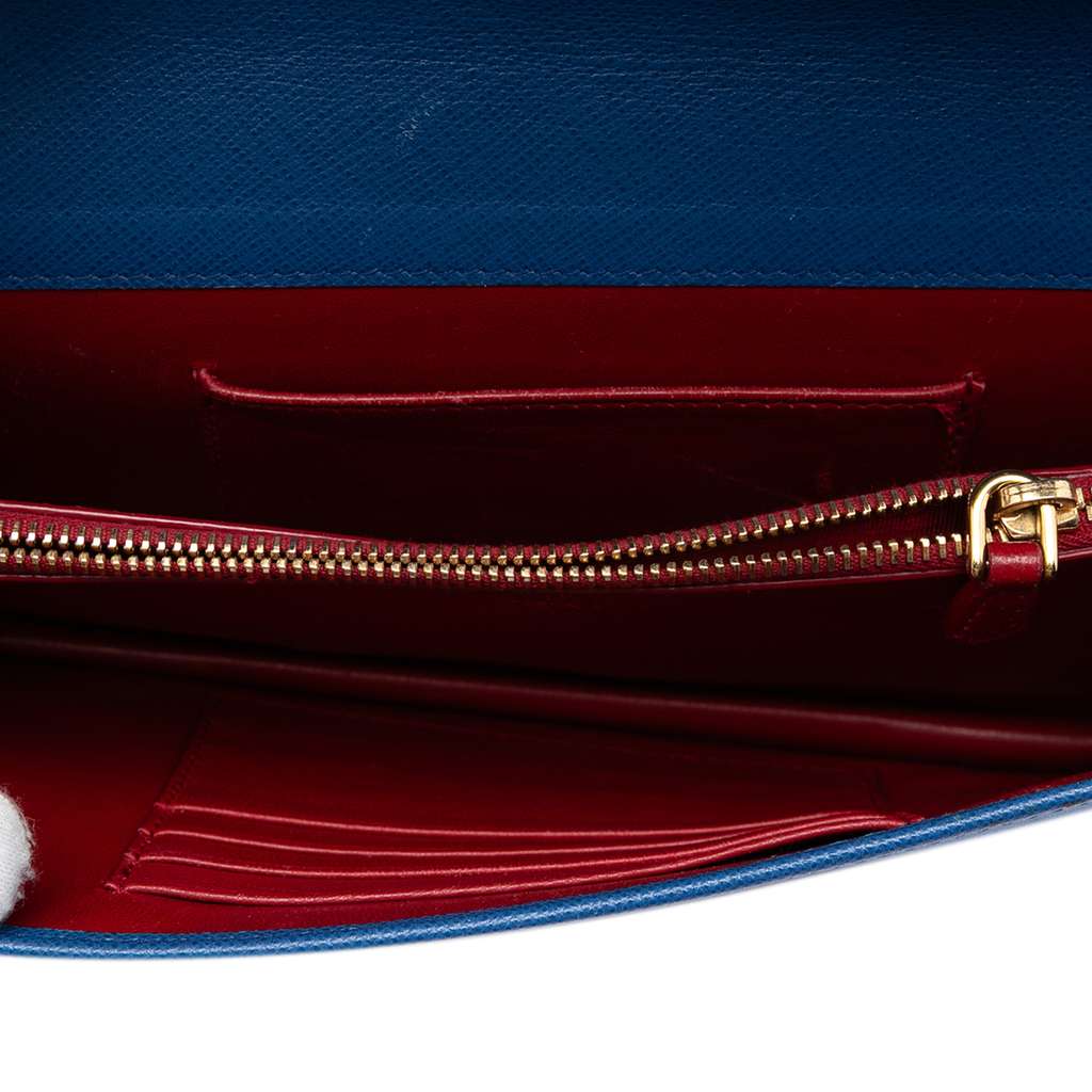 Prada Saffiano Lux Chain Crossbody Blue Leather Good condition - Model View