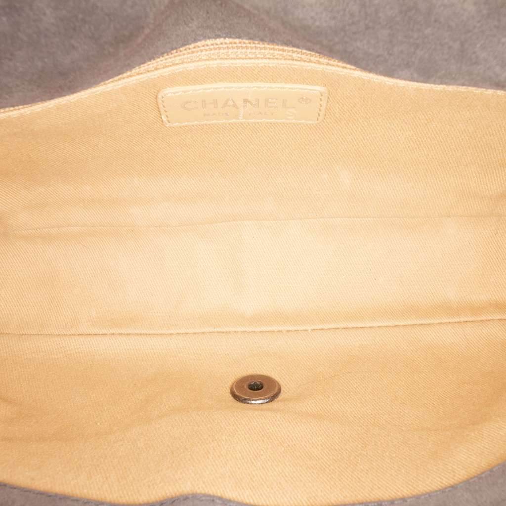 Chanel Paris Edinburgh Medium Stitched Suede Saltire Single Flap Brown Leather Good condition - Model View