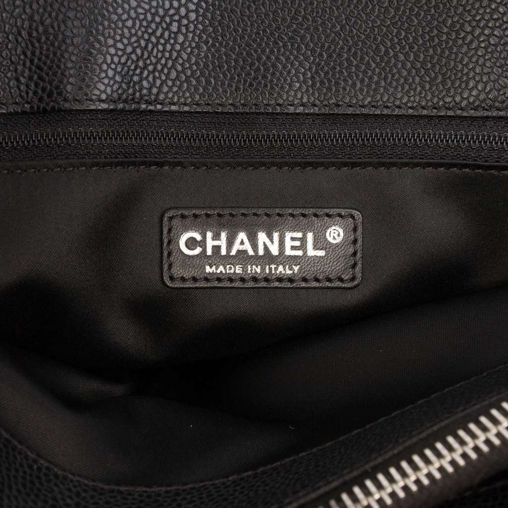 Chanel Caviar Grand Shopping Tote Black Leather Good condition - Box View