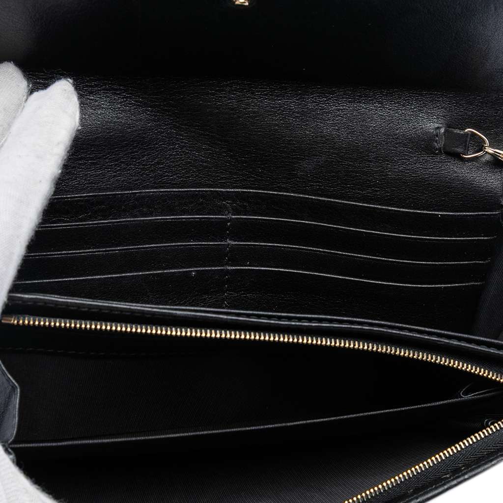 Gucci Microguccissima Dice Wallet On Chain Black Leather Good condition - Model View