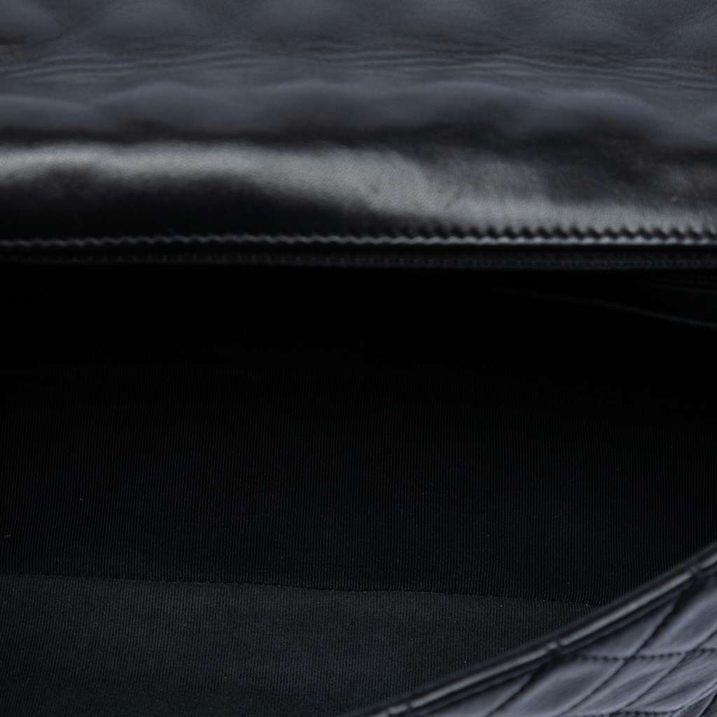 Chanel Medium Classic Lambskin Valentines Heart Charms Single Flap Black Leather Good condition - Model View