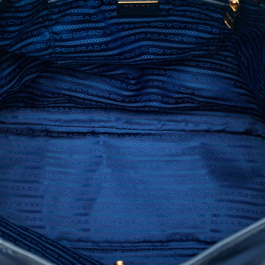 Prada Saffiano Trimmed Tessuto Tote Blue Good condition - Model View