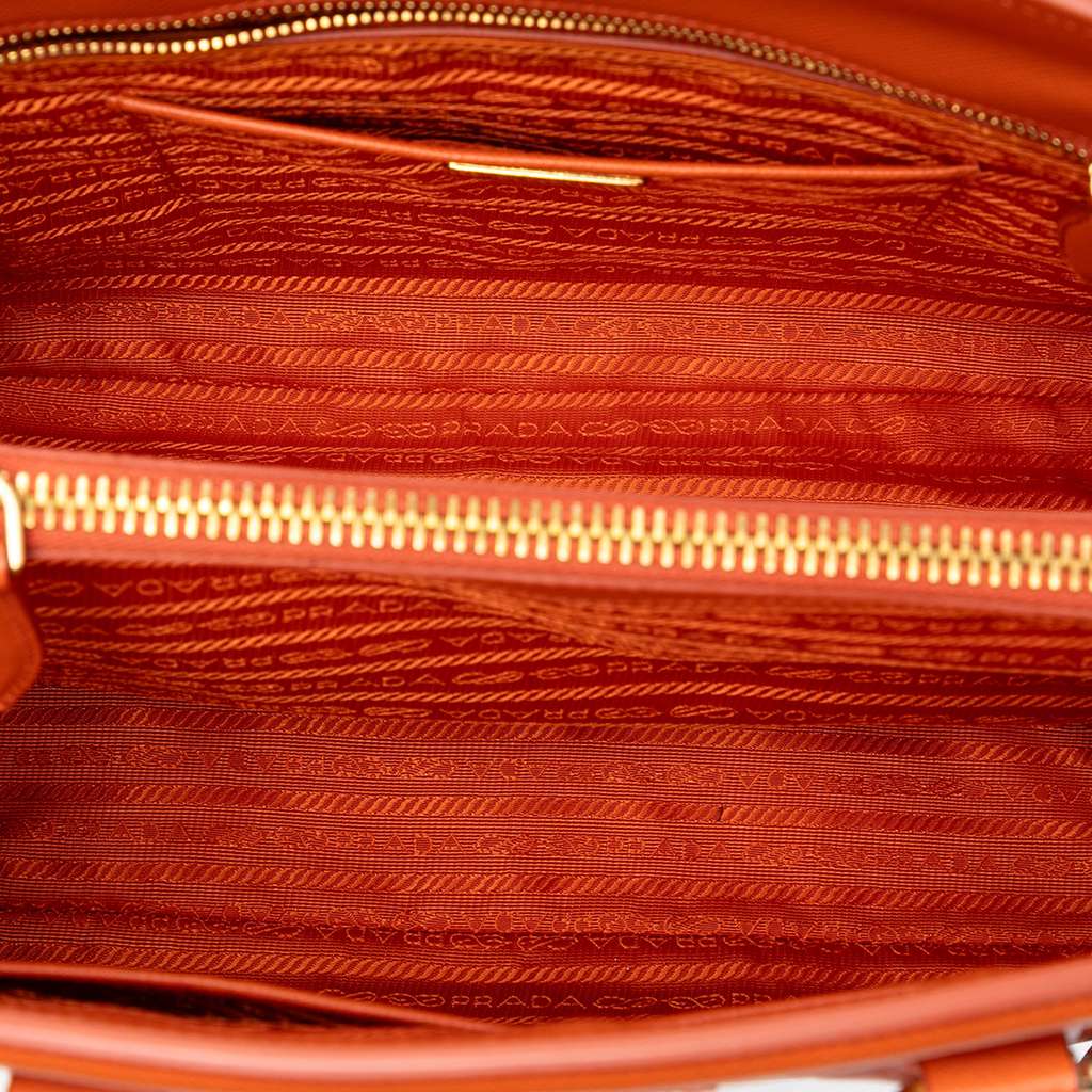 Prada Saffiano Lux Parabole Tote Orange Leather Good condition - Model View
