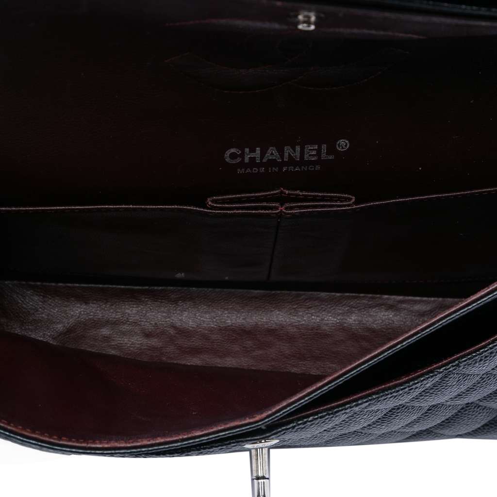 Chanel Medium Classic Caviar Double Flap Black Leather Good condition - Model View