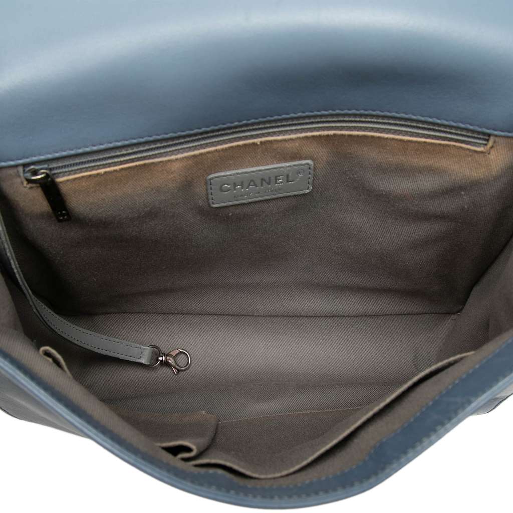 Chanel Large Quilted Lambskin Boy Flap Blue Leather Good condition - Model View