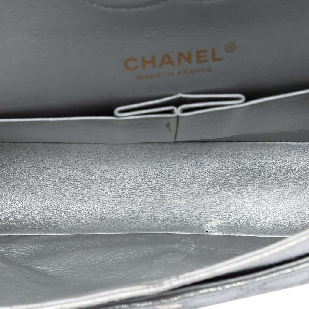 Chanel Medium Classic Metallic Lambskin Double Flap Silver Leather Good condition - Model View