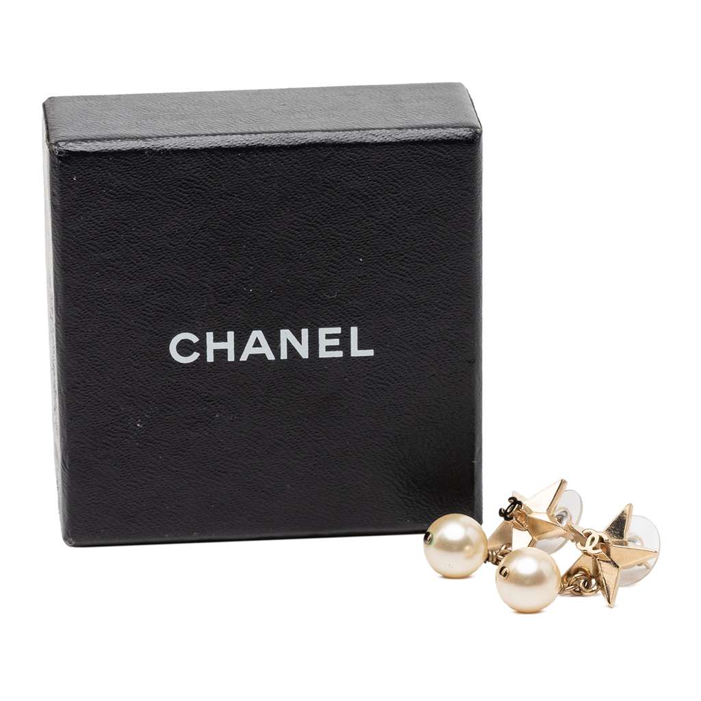 Chanel CC Gold Plated Faux Pearl Star Drop Push Back Earrings Gold Metal Good condition - Model View