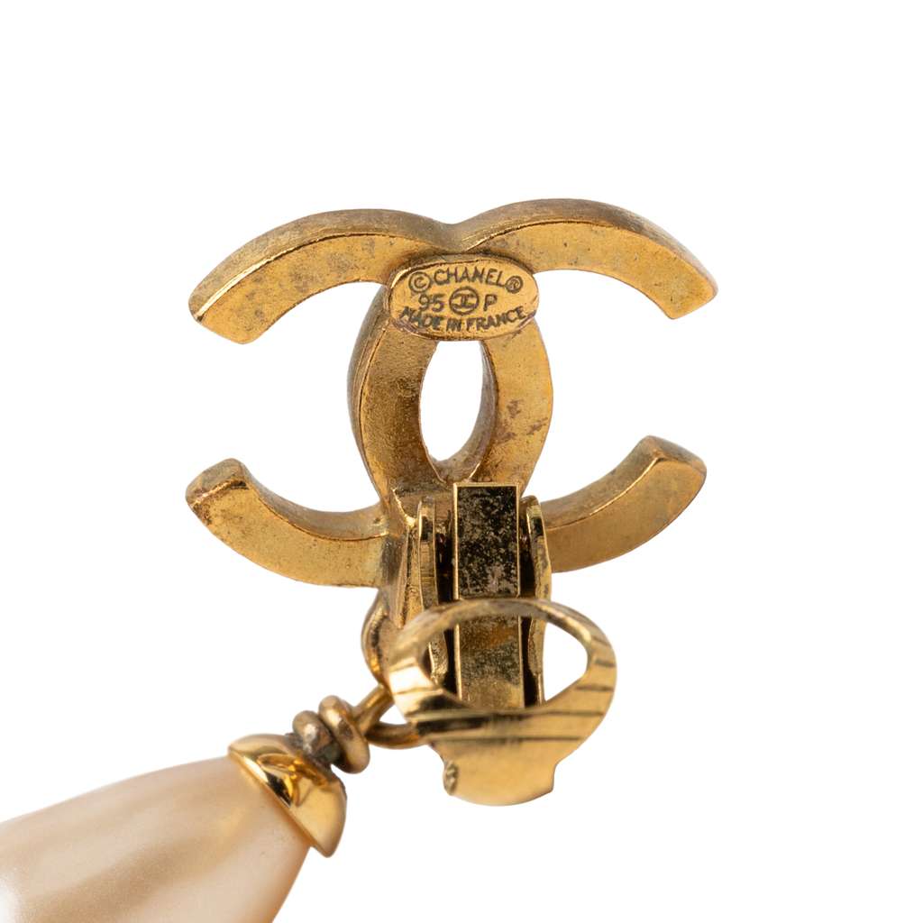 Chanel CC Gold Plated Faux Pearl Drop Clip On Earrings Gold Metal Good condition - Inside View