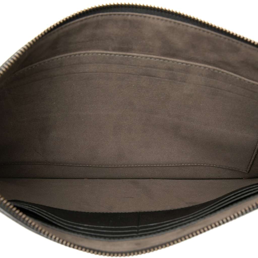 Gucci Leather Dragon Embroidered Zip Pouch Black Leather Good condition - Model View