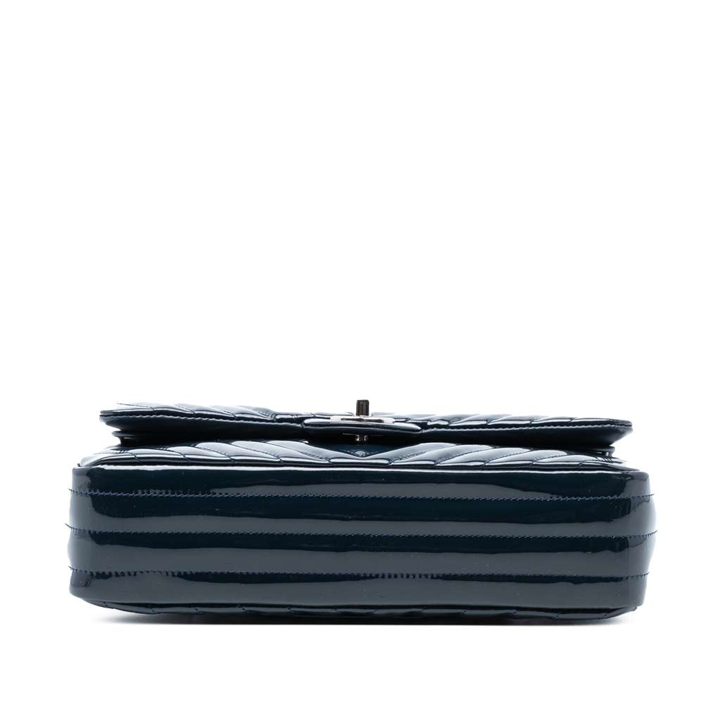 Chanel Medium Classic Chevron Patent Double Flap Blue Leather Good condition - Inside View