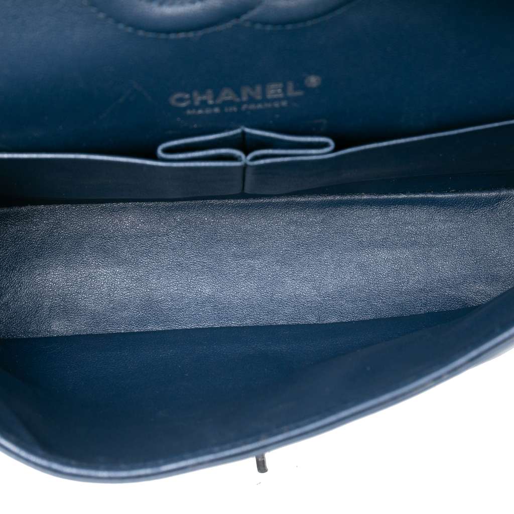 Chanel Medium Classic Chevron Patent Double Flap Blue Leather Good condition - Model View