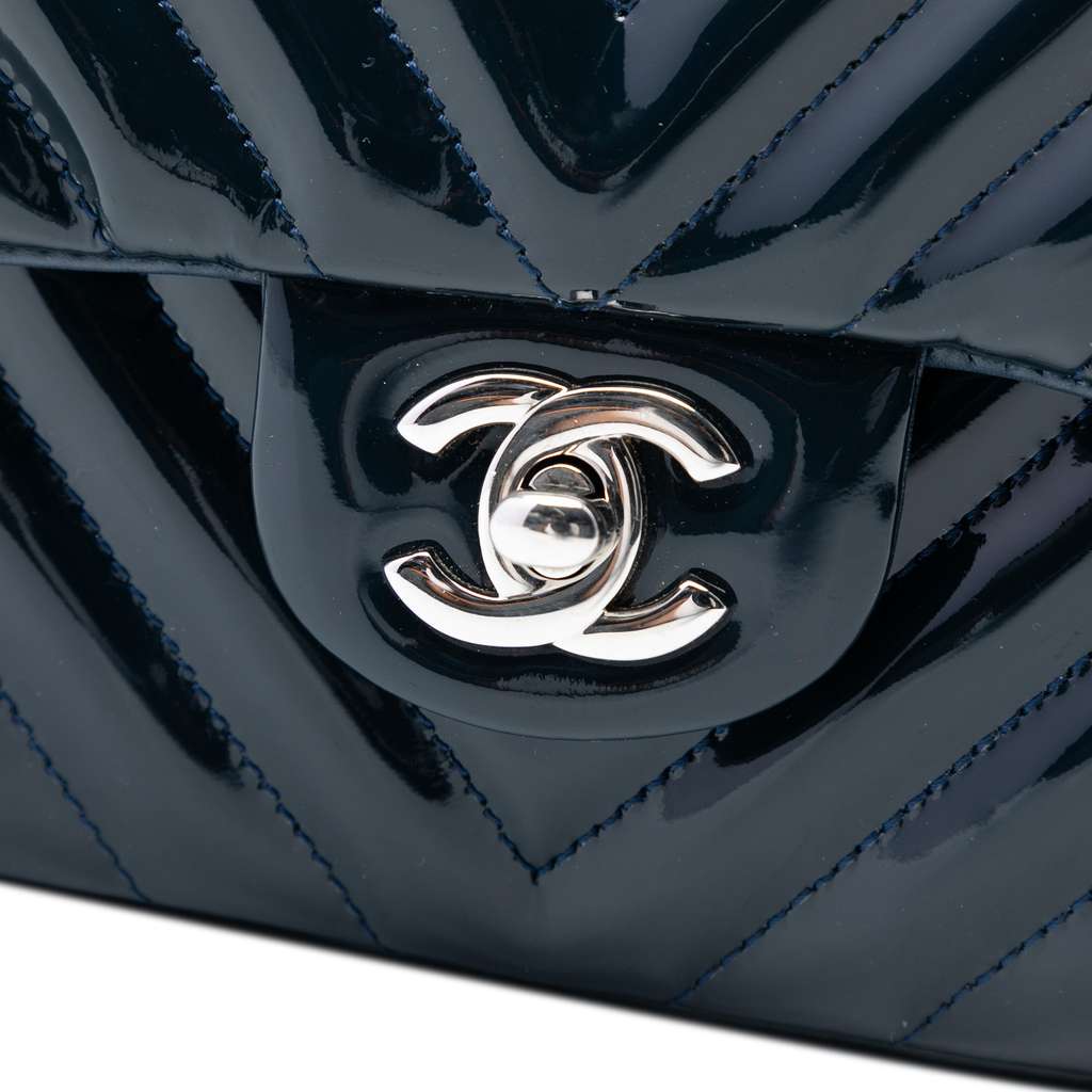 Chanel Medium Classic Chevron Patent Double Flap Blue Leather Good condition - Box View