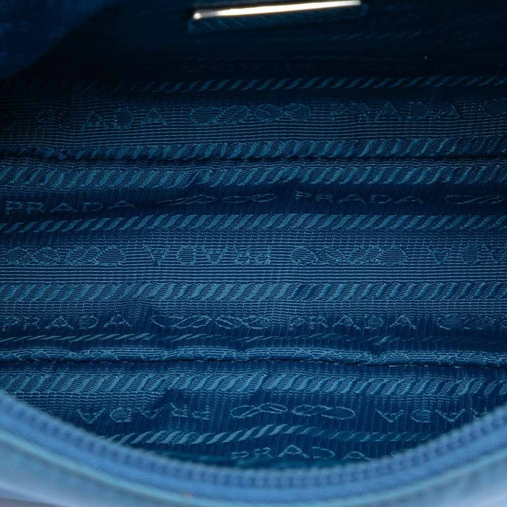 Prada Mini Tessuto Re Edition 2000 Shoulder Bag Blue Good condition - Model View