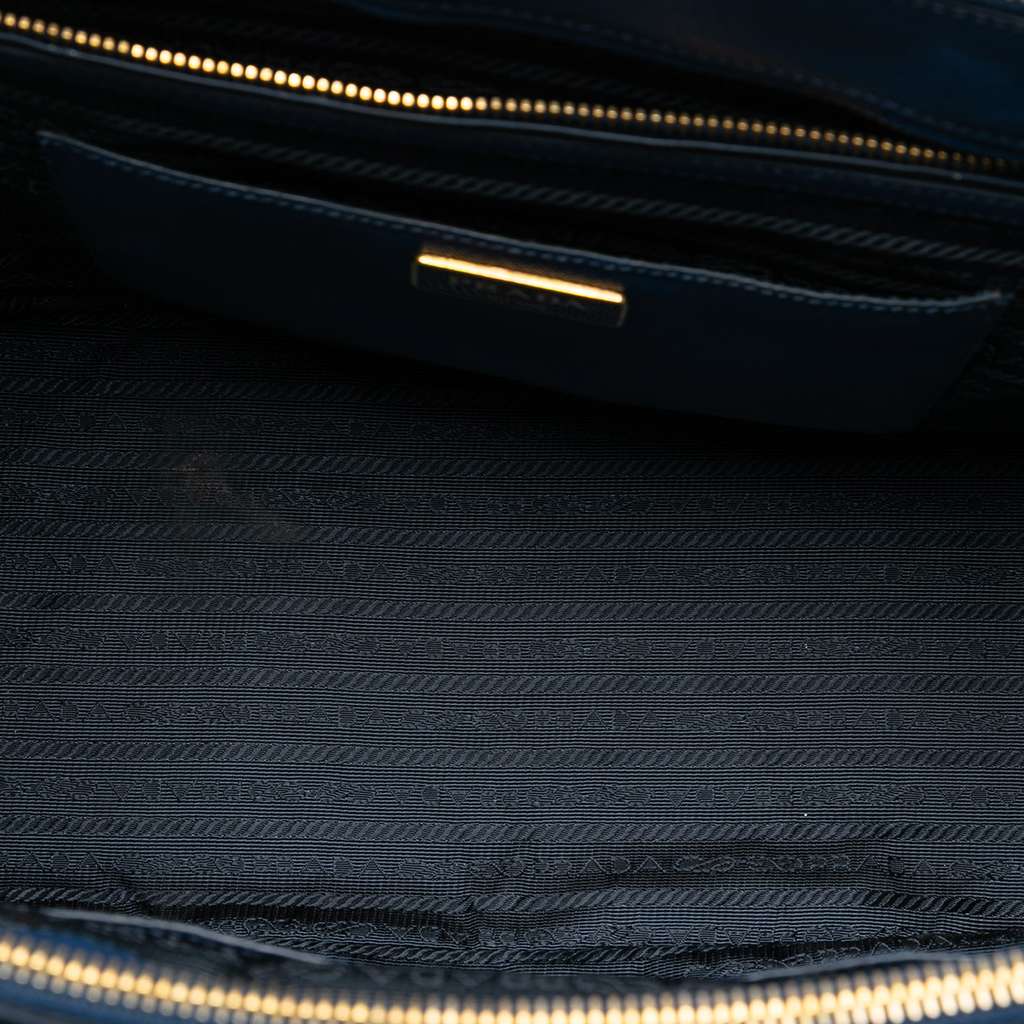 Prada Medium Saffiano Lux Galleria Double Zip Satchel Blue Leather Good condition - Model View