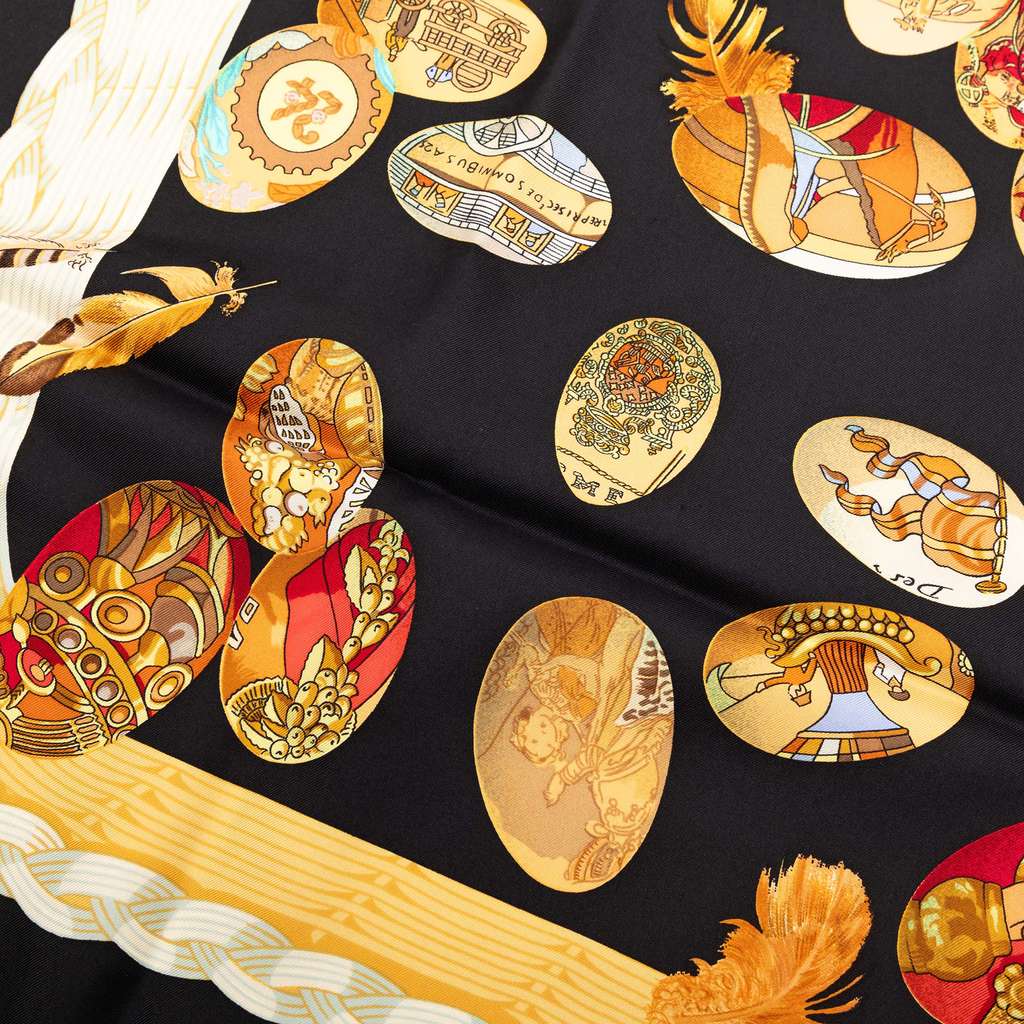 Hermès Couvee d Hermes Silk Scarf 90 Black Silk Good condition - Model View