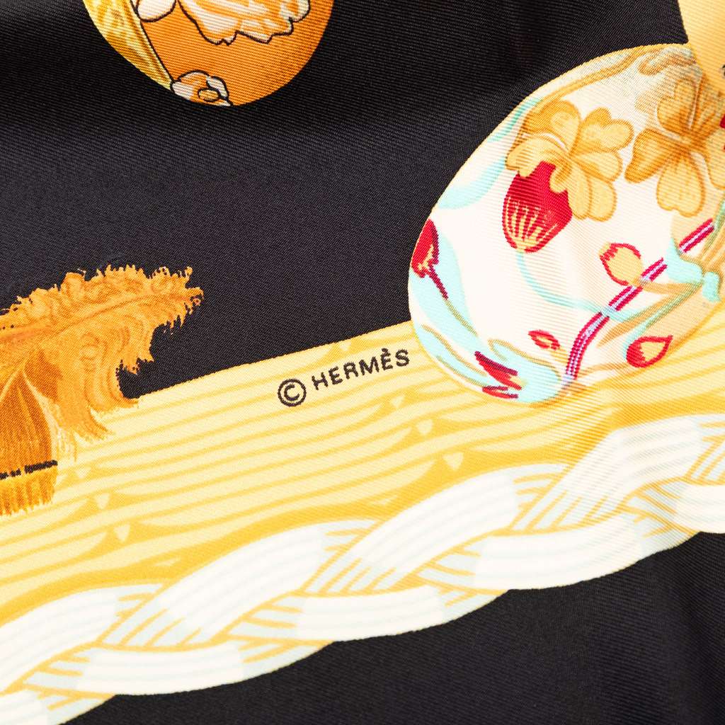 Hermès Couvee d Hermes Silk Scarf 90 Black Silk Good condition - Box View